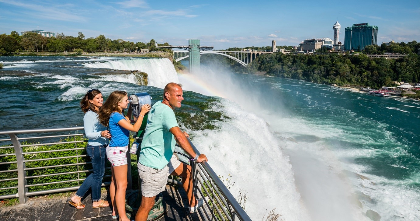 You Can Go For A Picnic At Niagara Falls
