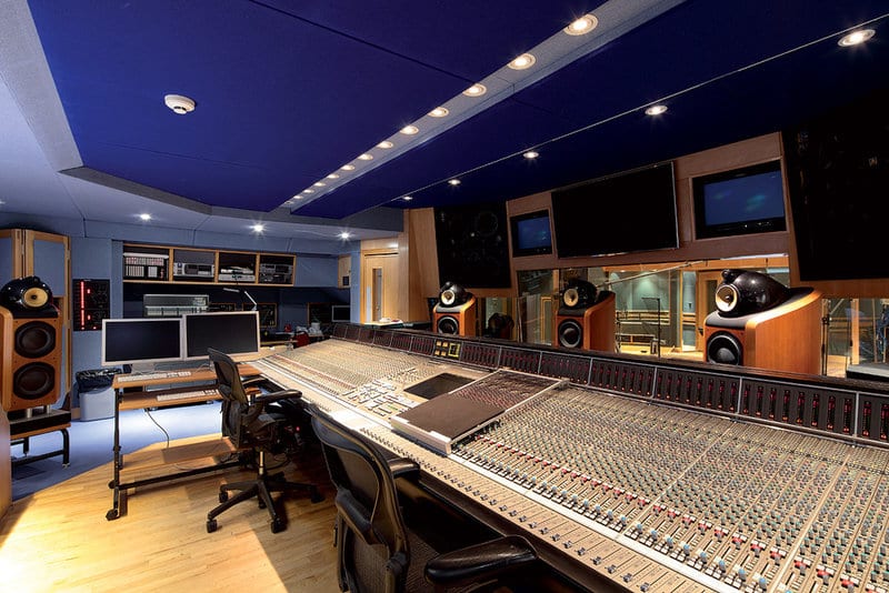 Here’s why you should opt for a recording studio to record your voiceovers
